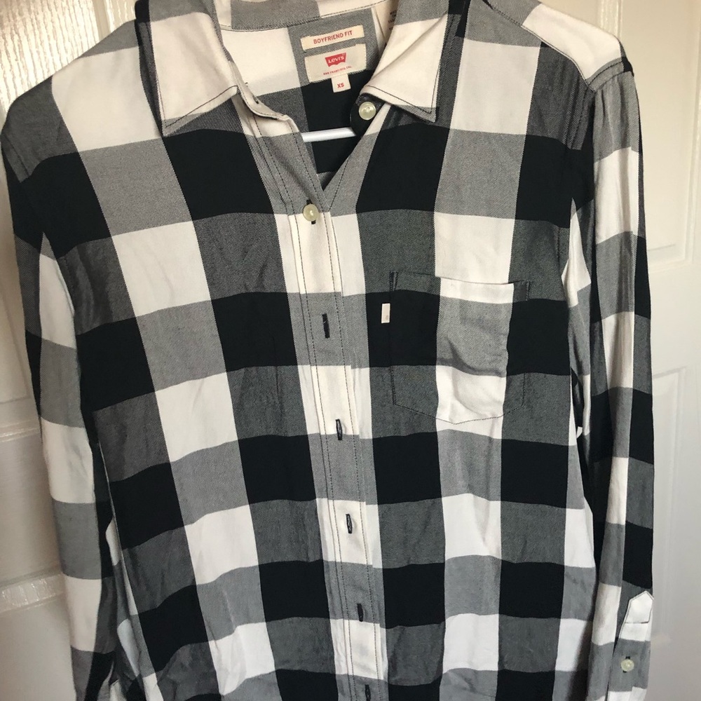 Levi’s Checkerboard Long Sleeve “Boyfriend Fit”